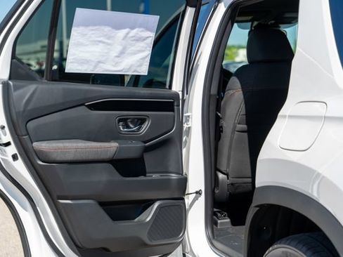 New 2025 Honda Pilot Sport image 19