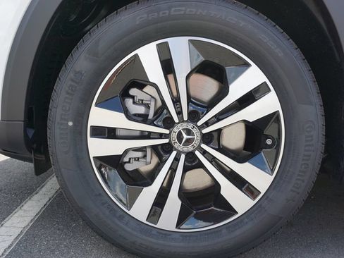 Certified 2025 Mercedes-Benz GLB 250 image 18