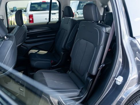 Used 2023 Jeep Grand Cherokee L Laredo w/ Luxury Tech Group I AWD/4WD image 16