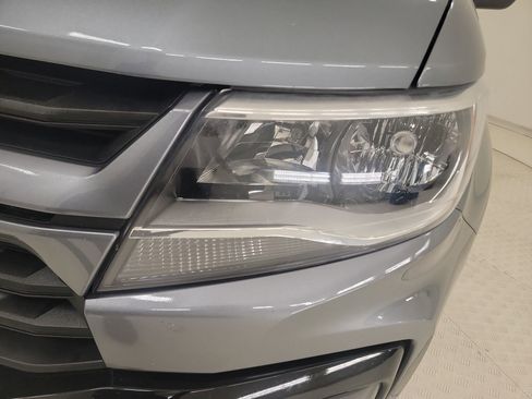 Used 2022 Chevrolet Colorado LT w/ LT Convenience Package image 9