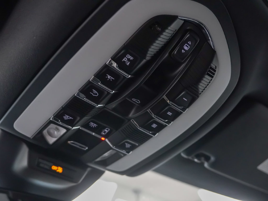 Certified 2026 Porsche Macan S AWD/4WD image 28