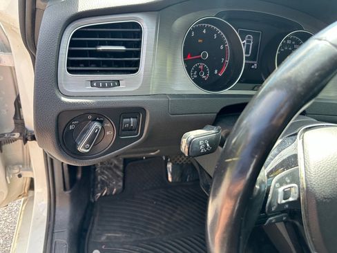 Used 2017 Volkswagen Golf SE FWD image 13