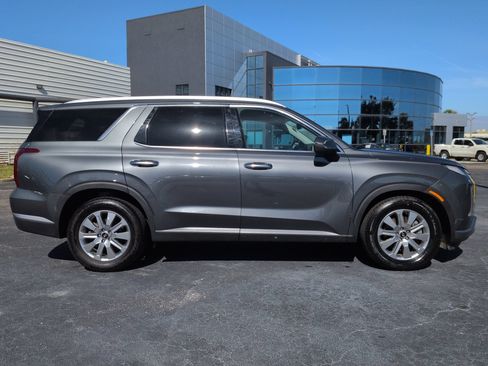 Used 2024 Hyundai Palisade SEL FWD image 3