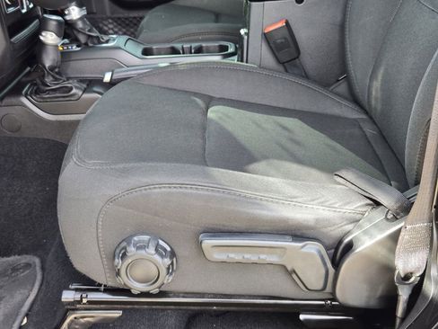 Used 2018 Jeep Wrangler Unlimited Sport S image 23