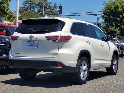 Used 2014 Toyota Highlander Plus FWD image 6