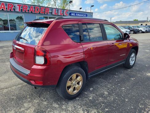 Used 2017 Jeep Compass Latitude FWD image 5