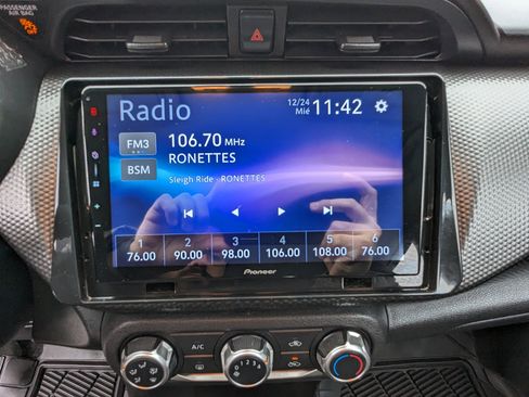 Used 2020 Nissan Kicks S image 20