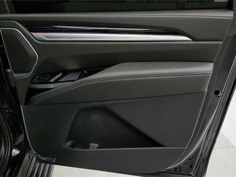 Used 2026 Cadillac Escalade ESV Sport w/ LPO, ONYX Package image 19