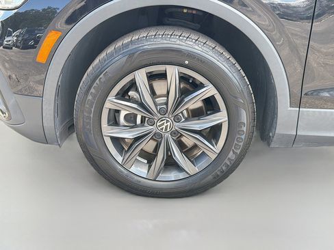 Used 2023 Volkswagen Tiguan SE FWD image 38
