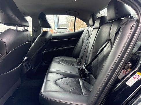 Used 2018 Toyota Camry L image 11