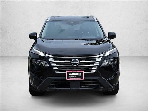 Used 2025 Nissan Rogue SV w/ SV Premium Package FWD image 2