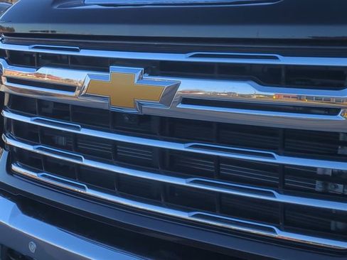 Used 2024 Chevrolet Silverado 2500 LTZ w/ LTZ Plus Package image 24