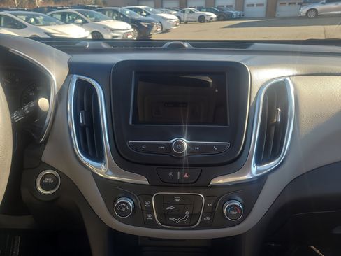 Used 2022 Chevrolet Equinox LS image 20