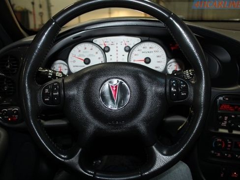 Used 2005 Pontiac Bonneville GXP image 16