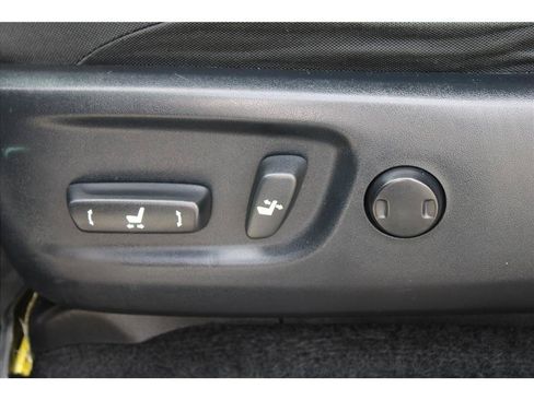 Used 2018 Toyota 4Runner SR5 AWD/4WD image 13