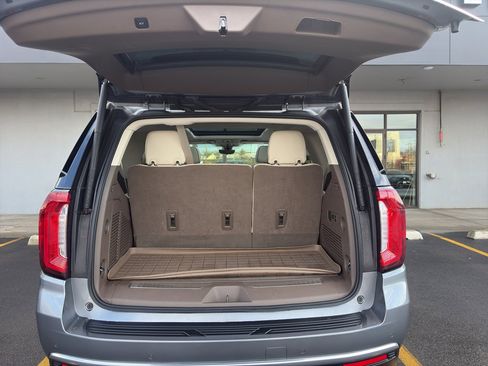 Used 2022 GMC Yukon Denali w/ Denali Premium Package image 16