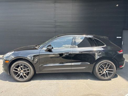 Certified 2023 Porsche Macan AWD/4WD image 13