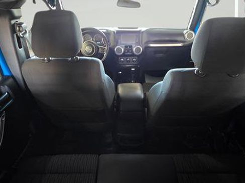 Used 2012 Jeep Wrangler Unlimited Sahara w/ Connectivity Group AWD/4WD image 24