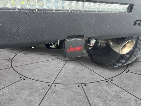 Used 2018 Jeep Wrangler Unlimited Sahara AWD/4WD image 18