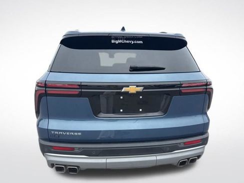 Used 2025 Chevrolet Traverse LT FWD image 4