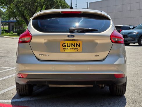 Used 2017 Ford Focus SEL FWD image 4