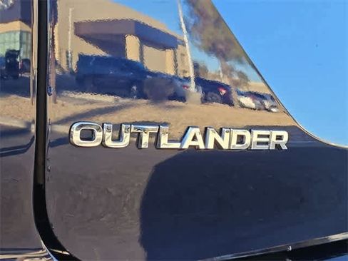 Used 2022 Mitsubishi Outlander SE image 13