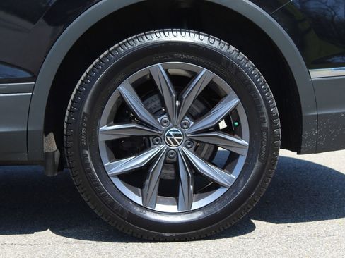 Used 2022 Volkswagen Tiguan SE image 30