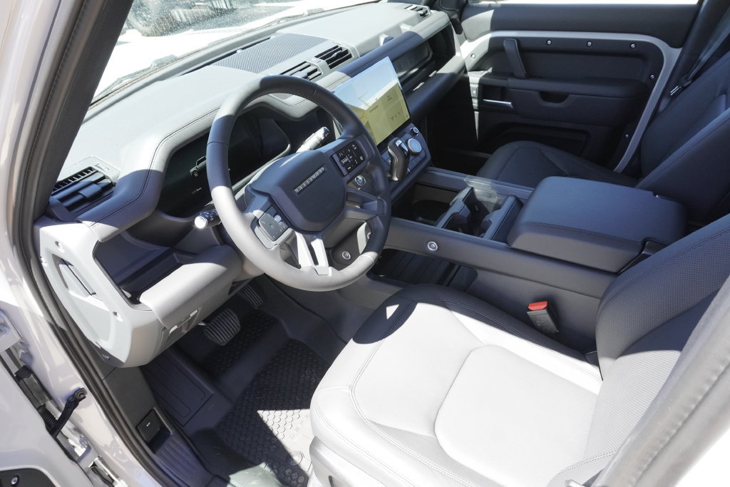 New 2026 Land Rover Defender 110 X-Dynamic SE AWD/4WD image 18