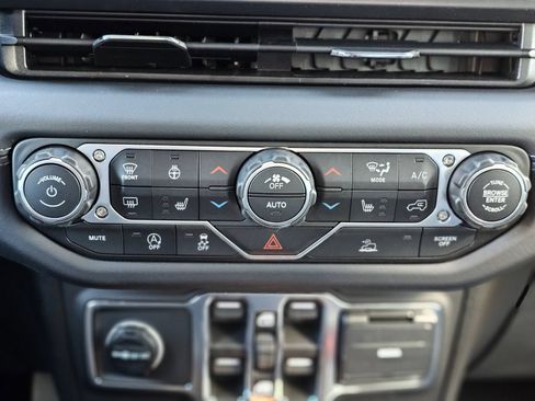 New 2026 Jeep Gladiator Sahara AWD/4WD image 12