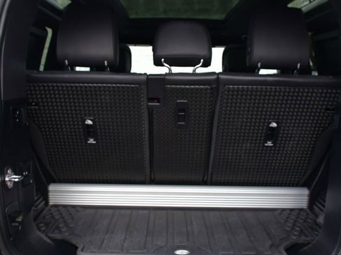 Used 2024 Land Rover Defender 90 X-Dynamic SE image 20