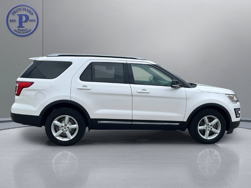 Used 2017 Ford Explorer XLT w/ Equipment Group 202A AWD/4WD image 8