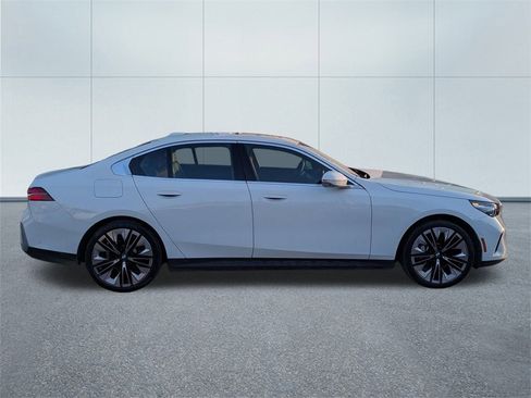 Certified 2024 BMW 530i xDrive 530i xDrive w/ Premium Package image 2