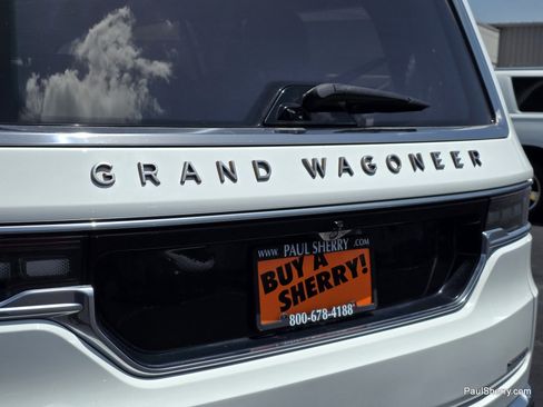 Used 2022 Jeep Grand Wagoneer Series III w/ Rear Seat Video Group 1 AWD/4WD image 18