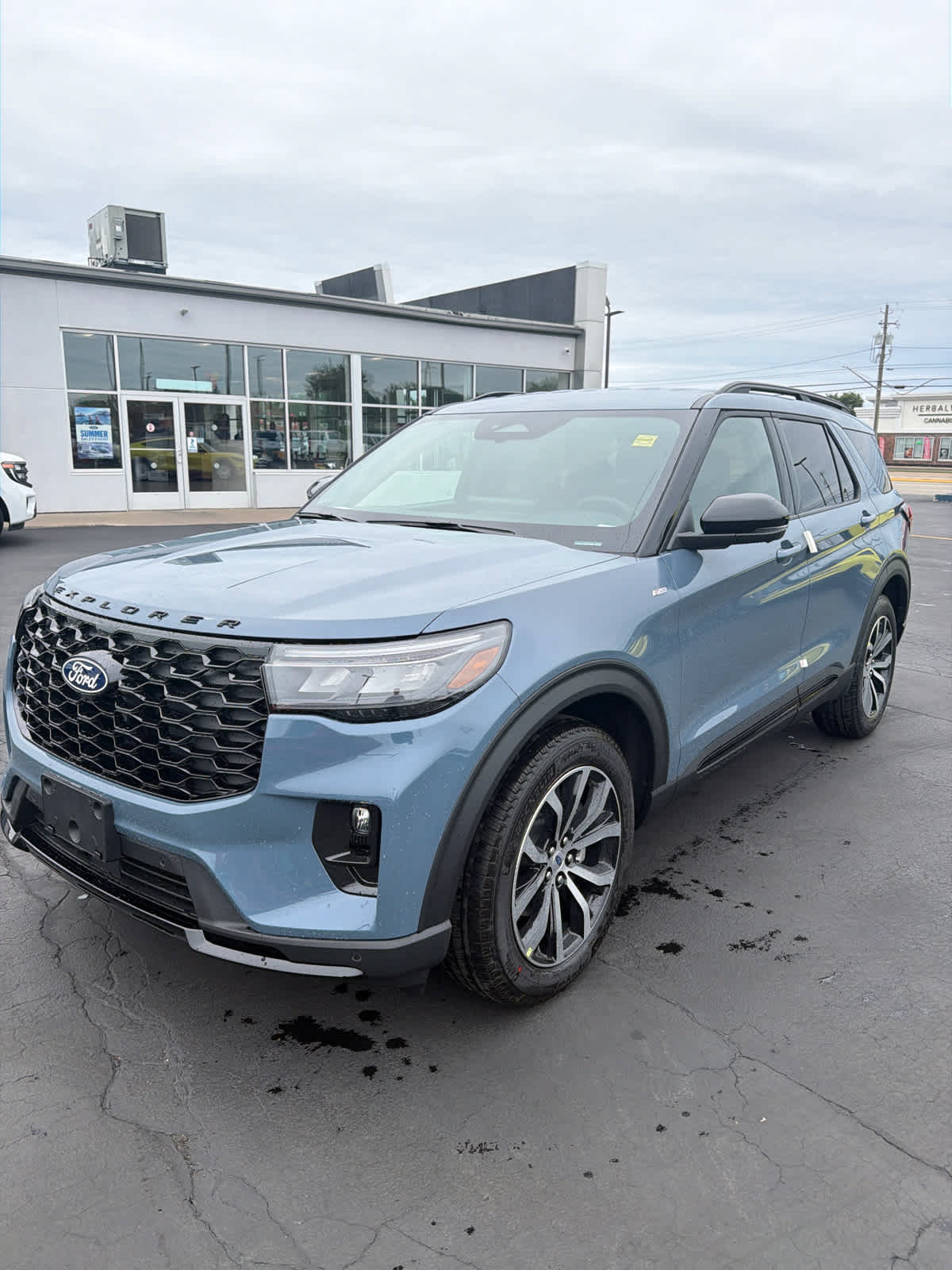 New 2027 Ford Explorer ST-Line AWD/4WD image 3