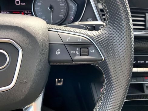 Used 2022 Audi SQ5 Premium w/ Convenience Package image 25