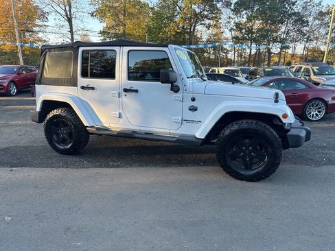 Used 2012 Jeep Wrangler Unlimited Sahara image 12