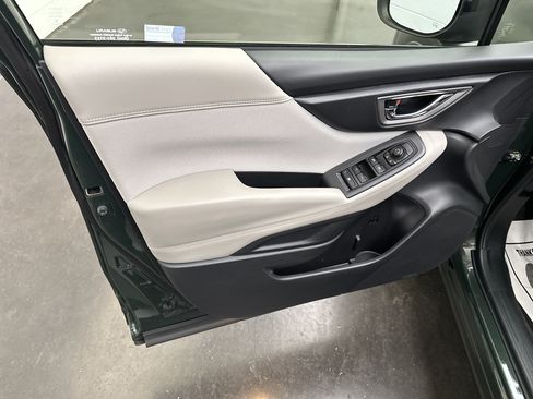 Used 2023 Subaru Forester Premium AWD/4WD image 17