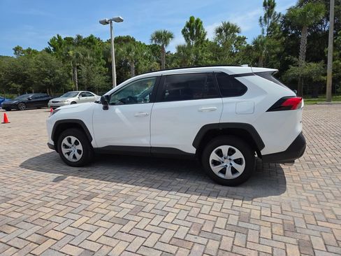 Used 2021 Toyota RAV4 LE FWD image 9