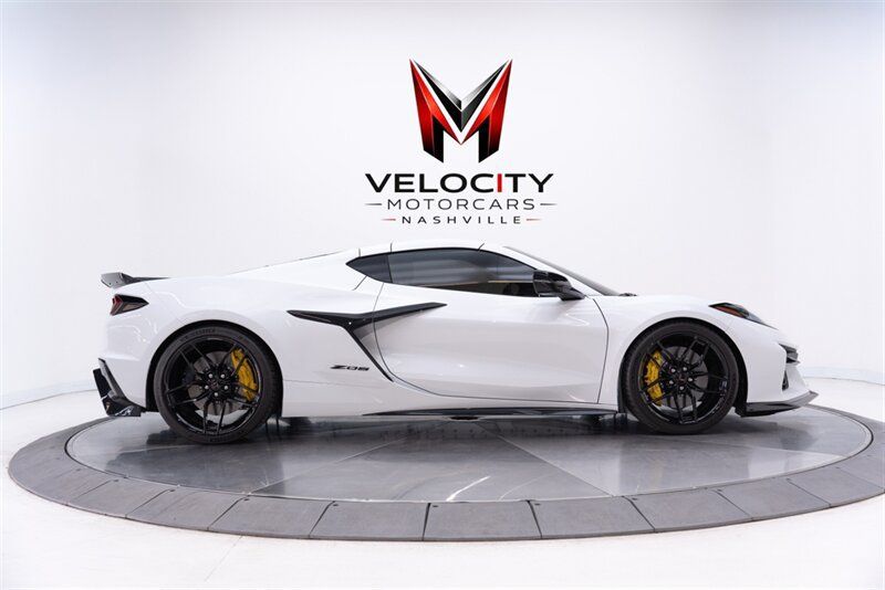 Used 2025 Chevrolet Corvette Z06 w/ Stealth Interior Trim Package RWD image 5