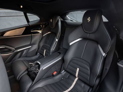 Used 2025 Ferrari Purosangue AWD/4WD image 16