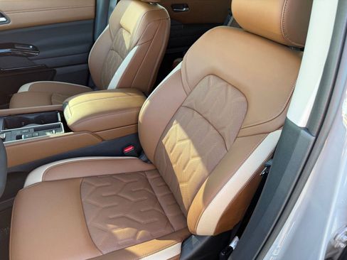 New 2026 Nissan Pathfinder Platinum image 22