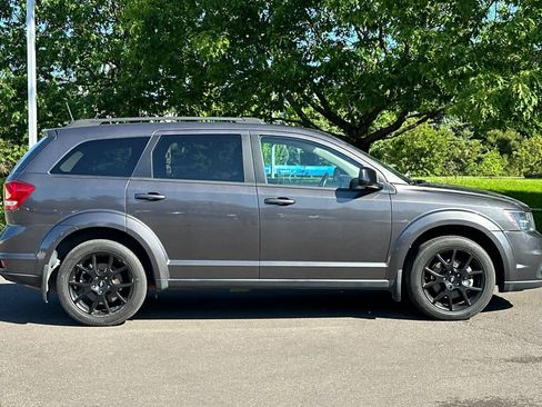 Used 2019 Dodge Journey SE w/ Premium Group FWD image 8