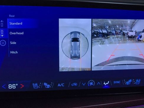 Used 2024 Chevrolet Traverse RS image 24