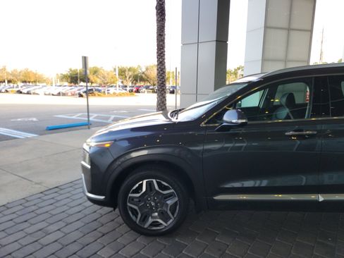 Used 2023 Hyundai Santa Fe SEL Premium image 2