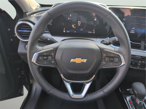 Used 2025 Chevrolet Trax LT w/ Driver Confidence Package image 24