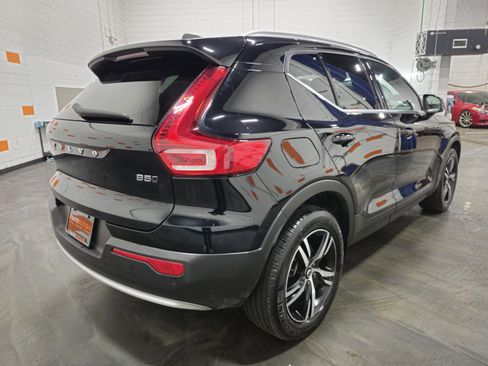 Used 2024 Volvo XC40 B5 Core image 17