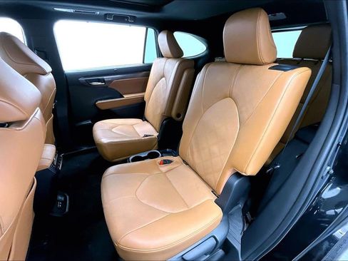 Used 2023 Toyota Highlander Platinum image 27
