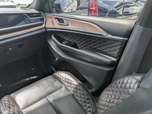 Used 2023 Jeep Grand Cherokee L Summit w/ Advanced Protech Group IV AWD/4WD image 18