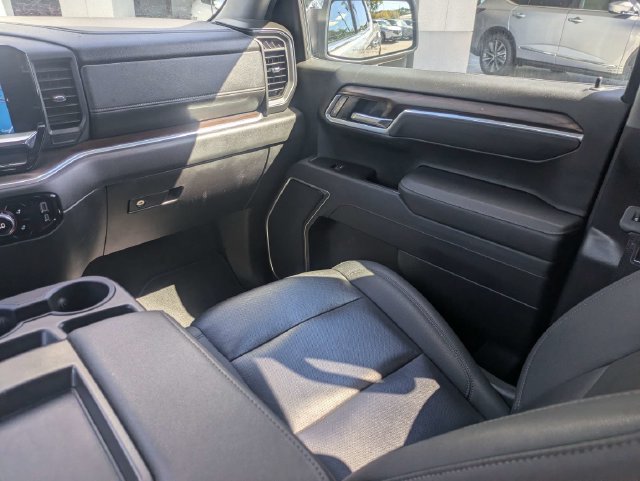 Used 2025 GMC Sierra 1500 SLT AWD/4WD image 17