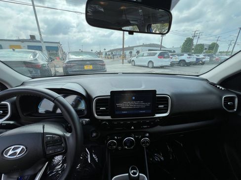 Used 2025 Hyundai Venue SEL FWD image 38
